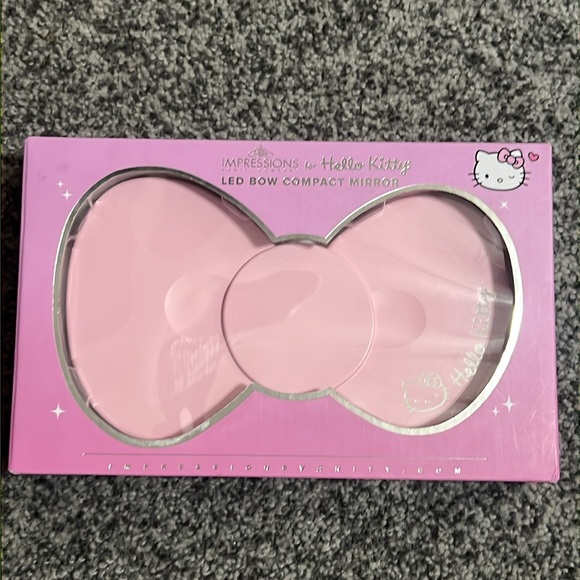 Hello Kitty® Pink Bow Large LED Compact Mirror Impressions NIB - Picture 1 of 5